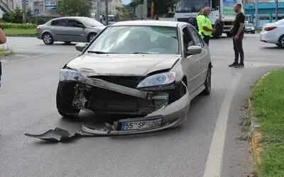Baba-oğul takla atan otomobilden burunları bile kanamadan çıktı
