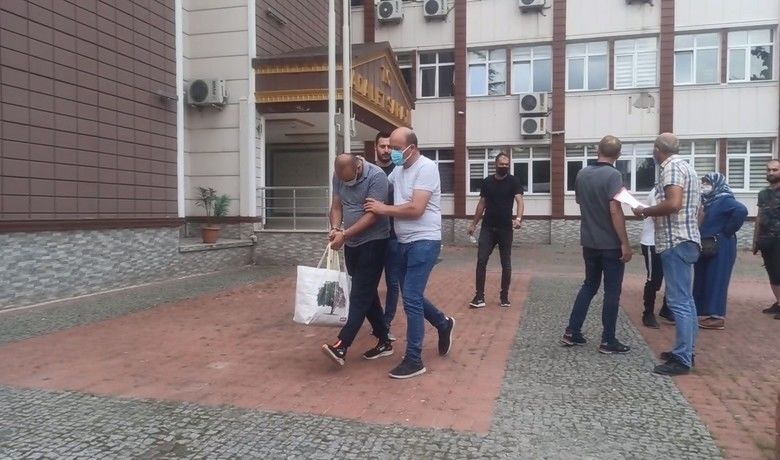 Uyuşturucu operasyonunda 2tutuklama, 3 adli kontrol - Samsun’un Bafra ilçesinde uyuşturucu ile yakalanan 5 kişiden 2’si tutuklanırken, 3 kişi de adli kontrol kaydıyla serbest kaldı.