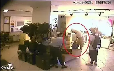 Kızının çantasını çalan hırsıza seslendi: "Kamera kayıtları var, çantayı getirmezsen polise ihbar edeceğim"
