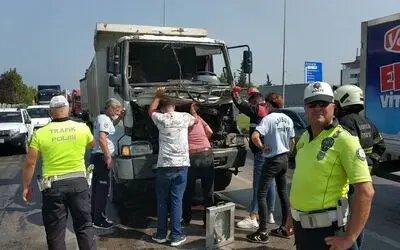 Samsun’da kamyonlar çarpıştı
