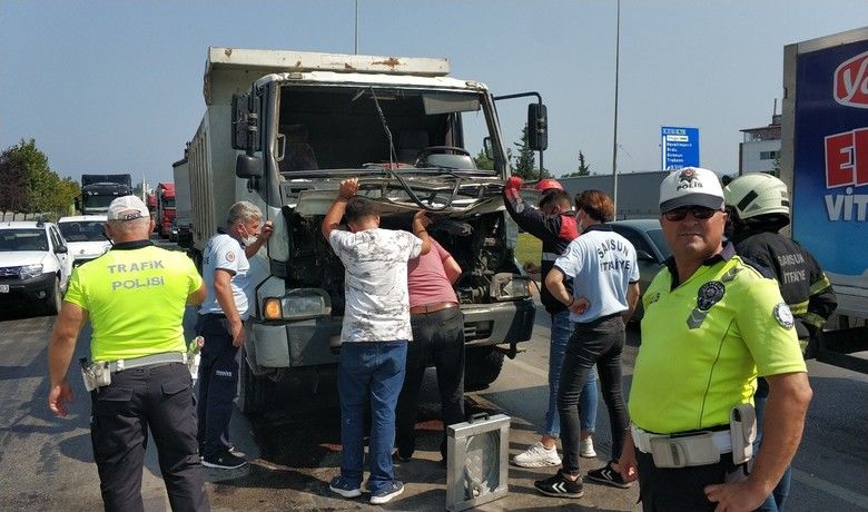 Samsun’da kamyonlar çarpıştı
 - Samsun’da iki kamyonun çarpıştığı kaza maddi hasarla atlatıldı.