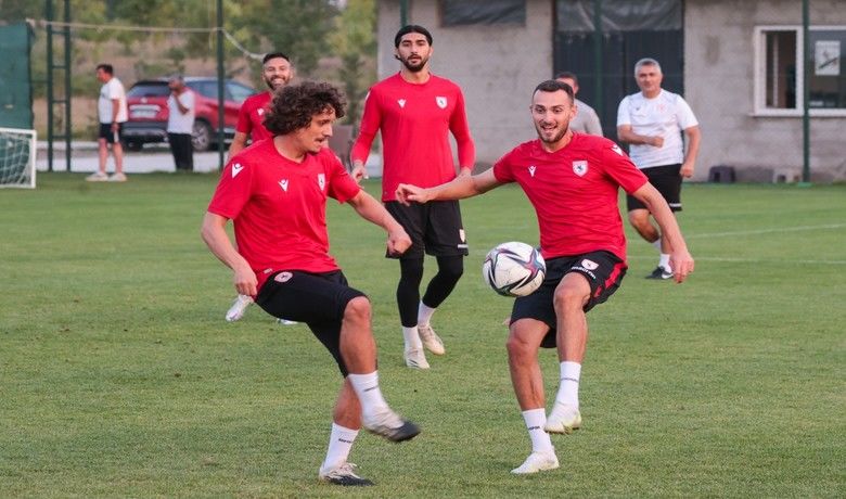 Samsunspor’da 22 futbolcu geldi, 21 oyuncu gitti
 - SAMSUN (İHA) – Bu sezon 22 yeni oyuncuyu transfer eden Samsunspor, 21 oyuncu ile ise yollarını ayırdı.