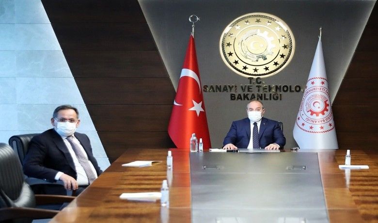 Başkan Demir: "Samsunumuz için durdurak bilmeden gece gündüz çalışıyoruz" - SAMSUN (İHA) – Hafta başında Ankara’da temaslarda bulunan Samsun Büyükşehir Belediye Başkanı Mustafa Demir, yaptığı görüşmelerde Samsun’un yatırımlarının ele alındığını belirterek, “Samsun’umuz için dur durak bilmeden gece gündüz çalışıyoruz” dedi.