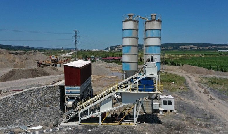 Bafra’da dış mahalleler beton yola kavuşuyor - Bafra Belediyesi, 139 mahallenin beklentilerine daha hızlı ve sağlıklı çözümler bulabilmek amacıyla kısa süre önce hizmete giren beton santralinin meyvelerini almaya başladı. İlçede bir ilk olarak kırsal mahallerde beton yol çalışmalarının startı verildi.