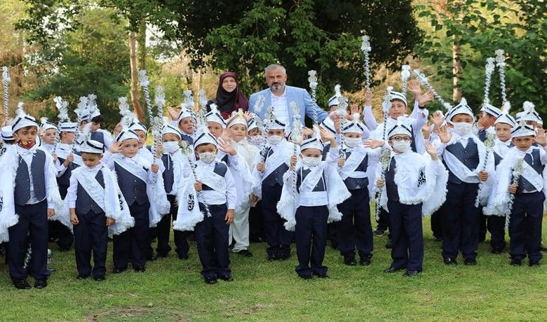 Bafra’da 17. Geleneksel Sünnet Merasimi - Bafra Belediyesi tarafından bu yıl 17’ncisi düzenlenen "Geleneksel Sünnet Merasimi" Ali Kale Turistik Tesisleri’nde yapıldı.