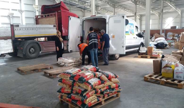 Tügşav Bafra Şubesinden Sel Afetzedelerine Yardım - Türkiye Gaziler ve Şehit Aileleri Vakfı Bafra Şubesi Sinop ve Kastamonu’da sel afetinden zarar gören vatandaşlar için vakfın üyelerinin katkıları ile yardım kolileri hazırladı. 