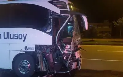 Samsun’da otobüs tıra çarptı: Faciadan dönüldü

