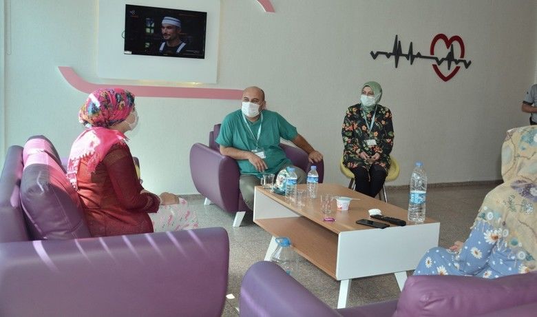 Bafra Devlet Hastanesi’nde5 yıldızlı ‘anne oteli’ - Samsun Bafra Devlet Hastanesi’nde doğum sonrası çeşitli hastalıklar nedeniyle tedavi altına alınan anneler ‘5 yıldızlı otel’ konforunda donatılan anne oteli hizmetinden memnun kalıyor.