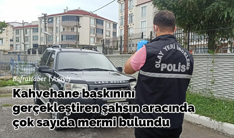Kahvehane baskınını gerçekleştiren şahsınaracında çok sayıda mermi bulundu - Samsun’un Bafra ilçesinde bir kahvehane baskınında 1 kişinin ölümüne, 4 kişinin yaralanmasına yol açtığı iddia edilen katil zanlısının aracında çok sayıda mermi bulundu.