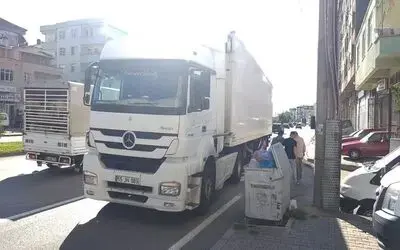 Kontrolden çıkan tır otomobile çarptı
