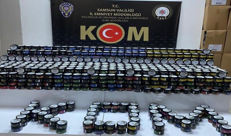 Samsun’da bin 181 kutukaçak nargile tütünü ele geçirildi - Samsun’da polis tarafından bir depoya yapılan baskında bin 181 kutu kaçak nargile tütünü ele geçirildi.