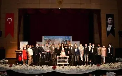 Meslekte 30 ve 40. yılını dolduran sağlıkçılara plaket
