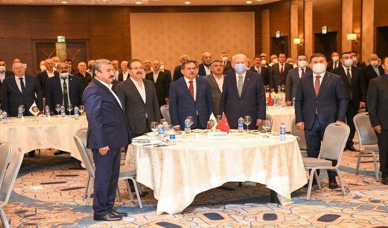 Başkan Demir: "Çiftçimize 20milyon TL destek vereceğiz" - Esnaf ve Sanatkarlar Kredi ve Kefalet Kooperatifleri Birliği Genel Kurulu’na katılan Samsun Büyükşehir Belediye Başkanı Mustafa Demir, “Katma değeri yüksek tarımsal üretimde çiftçilerimize geçen yıl 8 milyon TL destek verdik. Önümüzdeki yıl bunu 20 milyon TL’ye çıkarmayı planlıyoruz. Bunları da esnaf statüsündeki girişimcilerle yapmak istiyoruz” dedi.