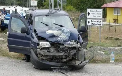 Samsun’da iki hafif ticari araç çarpıştı: 3 yaralı
