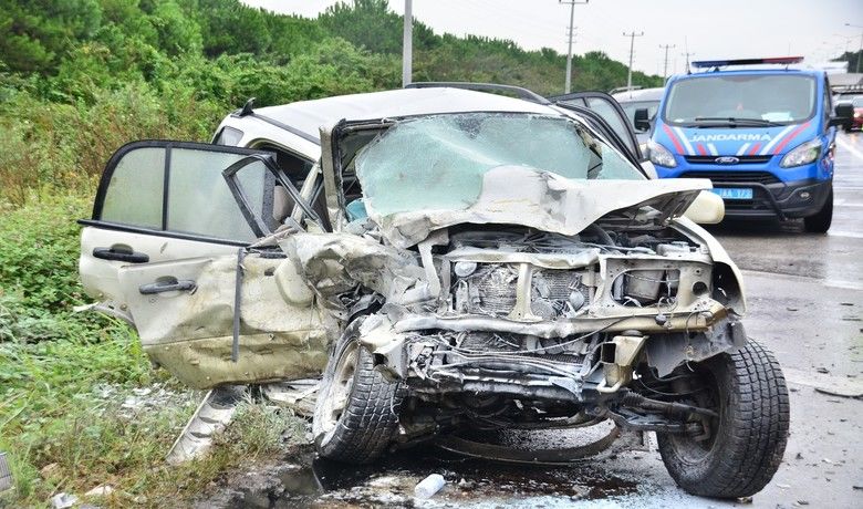 Samsun’da cip ile minibüs çarpıştı: 4 yaralı
 - Samsun’da kaza yapan yakınının yanına giderken kontrolden çıkan cip karşı şeritteki minibüs ile kafa kafaya çarpıştı. Kazada 4 kişi yaralandı.