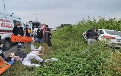 Otomobil yoldan çıktı: 2 yaralı
