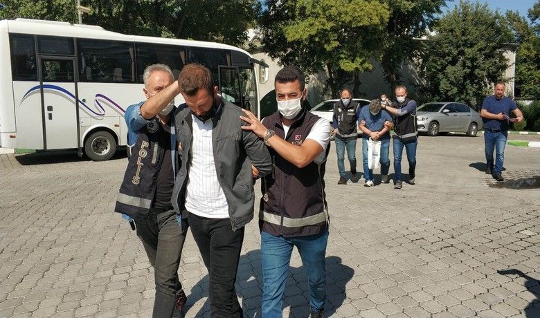 Samsun’da kaçak silahla ilgili2 kişiye adli kontrol - Samsun’da silah ticaretine yönelik polisin yaptığı operasyonda 5 adet ruhsatız tabanca ile yakalanan 2 kişi mahkemece adli kontrol şartıyla serbest bırakıldı.