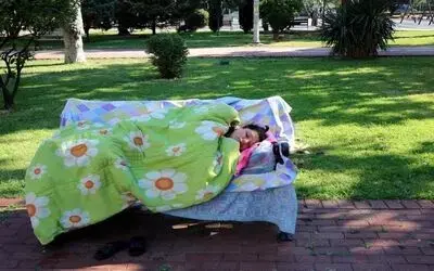 3 aydır parkta yaşayan kadına devlet sahip çıktı

