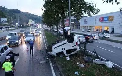 Hafif ticari araç takla attı: 4 yaralı
