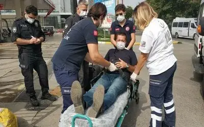 Yayaya çarpan otomobil yoluna devam ederken kaza anı güvenlik kamerasında
