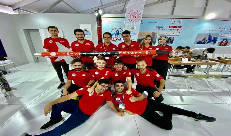 Tanyeli Roket TakımıTEKNOFEST 2021’de Türkiye birincisi - Samsun Atakum Gençlik Merkezi Tanyeli Roket Takımı geçen sene elde ettiği 2020 TEKNOFEST şampiyonluğunu bu yılda devam ettirerek 2021 TEKNOFEST Türkiye birincisi oldu.