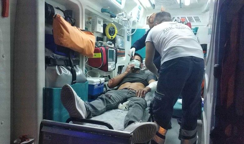 Otobüs durağında bıçaklı kavga: 2 yaralı
 - Samsun’da otobüs durağında çıkan kavgada bıçaklı saldırıya uğrayan 2 kişi yaralandı. Yaralılardan biri, ambulansta kendisine müdahale edilirken önce kafasından bıçaklanan arkadaşına müdahale edilmesini istedi.
