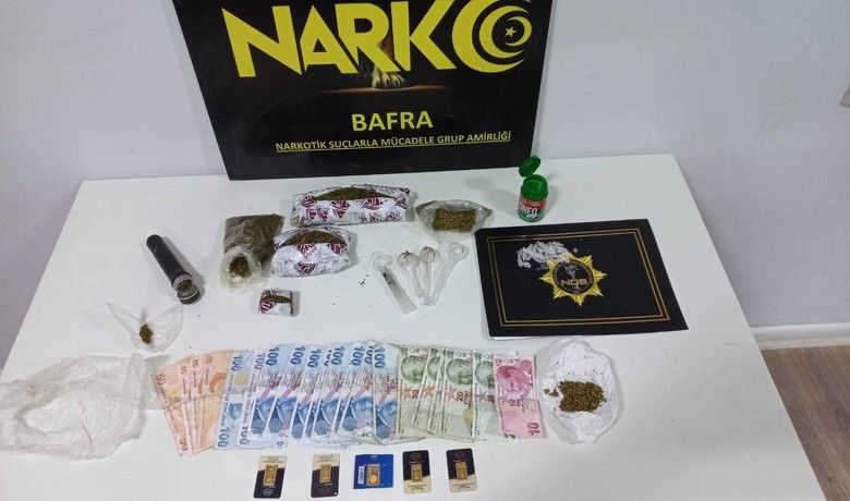 ’Torbacı’ karı-kocaya gözaltı - Samsun’un Bafra ilçesinde polis, İstanbul’dan uyuşturucu getirip satan ’torbacı’ tabir edilen karı-kocayı yapılan operasyonla gözaltına aldı.