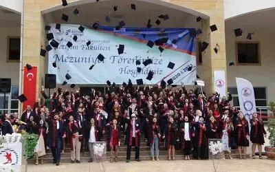 ’OMÜ İletişim’de 281 öğrencinin mezuniyet heyecanı
