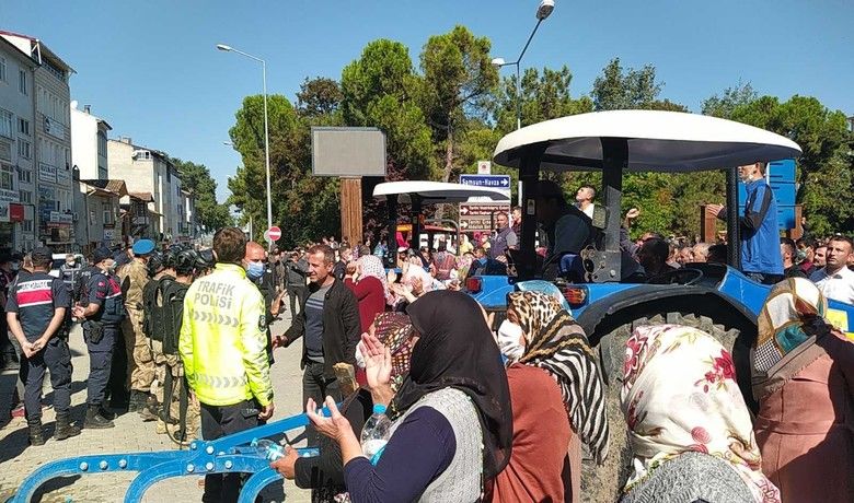 Vezirköprü’de belediyeyi taşlama eylemine6 tutuklama, 18 adli kontrol