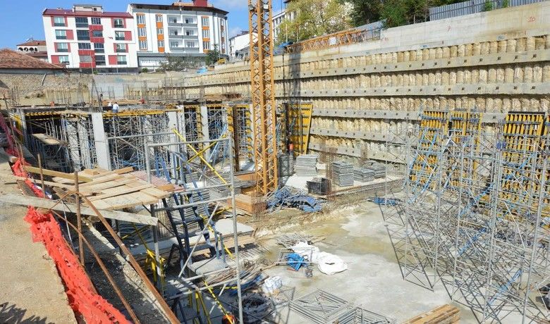 Havza’ya mekanik otoparkinşaatının yüzde 36’sı tamamlandı - Samsun Büyükşehir Belediyesi tarafından Havza ilçesine yapılan 5 katlı mekanik otopark inşaatının yüzde 36’sı tamamlandı. Kent trafiğini rahatlatmak için birçok proje gerçekleştirdiklerini belirten Büyükşehir Belediye Başkan Mustafa Demir, 340 araç kapasiteli otoparkın 2022 yılı Mayıs ayında hizmete açılacağını söyledi.