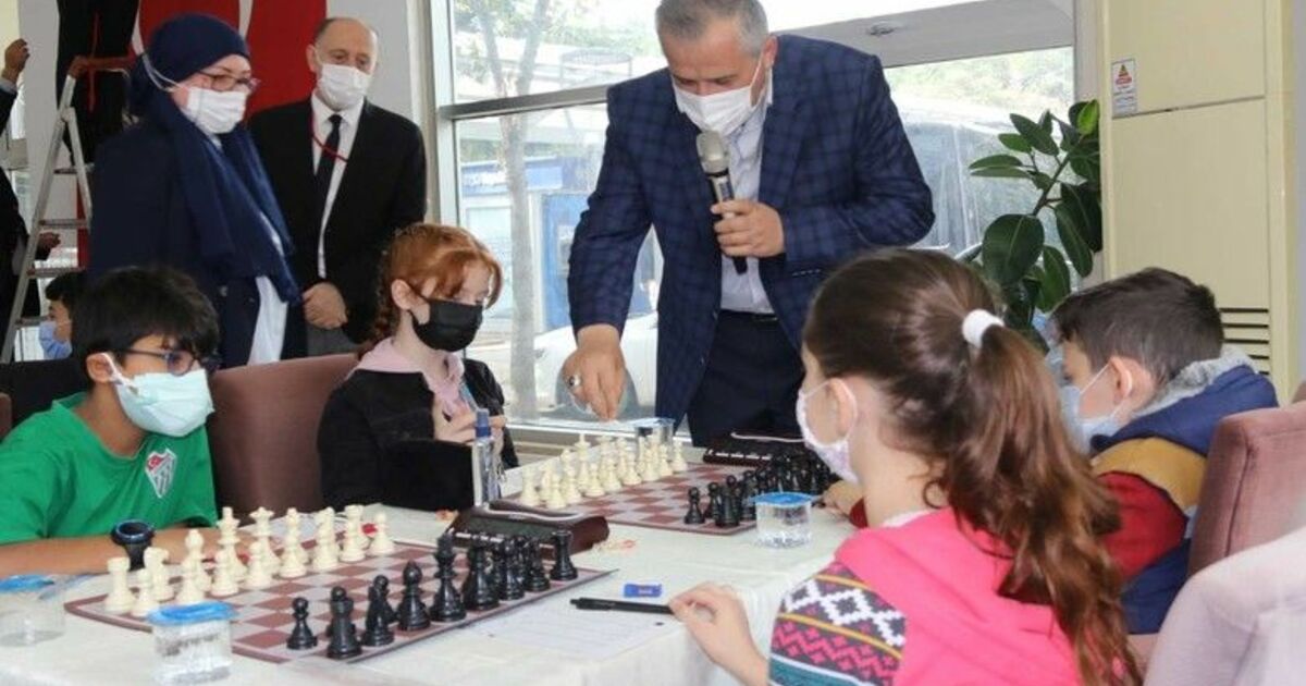 Bafra’da düzenlenen satranç turnuvasına 17 ilden 200 sporcu katıldı