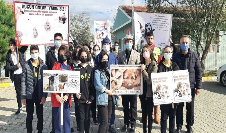 Öğrencilerden hayvanlara şefkat eli - Samsun Bafra Anadolu Lisesi öğrencileri, İngilizce öğretmenleri Naim Okay rehberliğinde hazırladıkları “Şefkat Eli Projesi” kapsamında barınağı ziyaret etti.