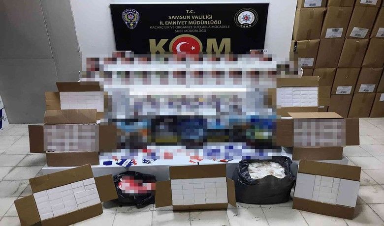 Samsun’da paketler halinde kaçaksigara mamulleri ele geçirildi - Samsun’da kaçakçılık polisi çok sayıda kaçak makaron, tütün ve sigara sarma kağıdı ele geçirdi.