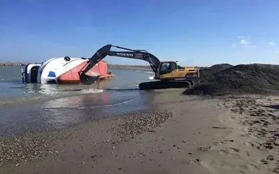 Balıkçı teknesi yan yattı, faciadan dönüldü
