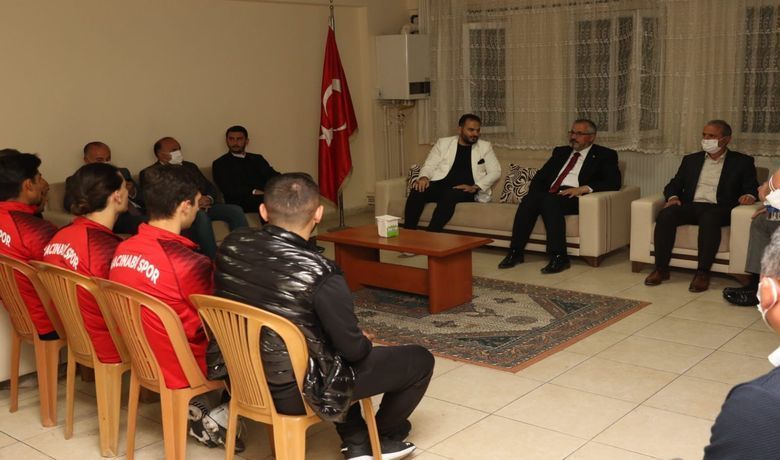 Başkan Hamit Kılıç'tan Hacınabispor'a Destek Ziyareti