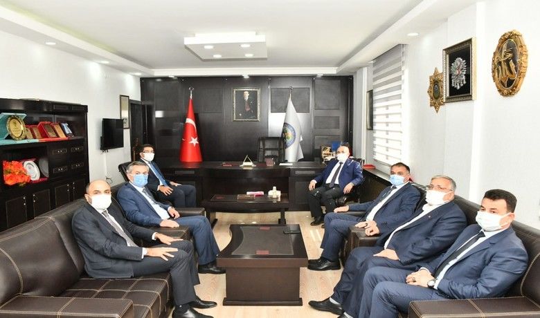 Vali Dağlı: "Aşısını yaptırmayanlarbir an önce aşı olmalı" - Samsun Valisi Doç. Dr. Zülkif Dağlı, henüz aşısını yaptırmayan veya tüm dozlarını tamamlamayan vatandaşları bir an önce aşı olmaya davet etti.