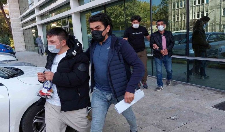 Samsun’da 14 bin 765 uyuşturucuhapla yakalanan 2 kişi tutuklandı - Samsun’da narkotik polisinin sokak satıcılarına yönelik düzenlediği uyuşturucu operasyonunda 14 bin 765 adet uyuşturucu hapla yakalanan 2 kişi mahkemece tutuklanırken, 1 kişi ise adli kontrol şartıyla serbest bırakıldı.