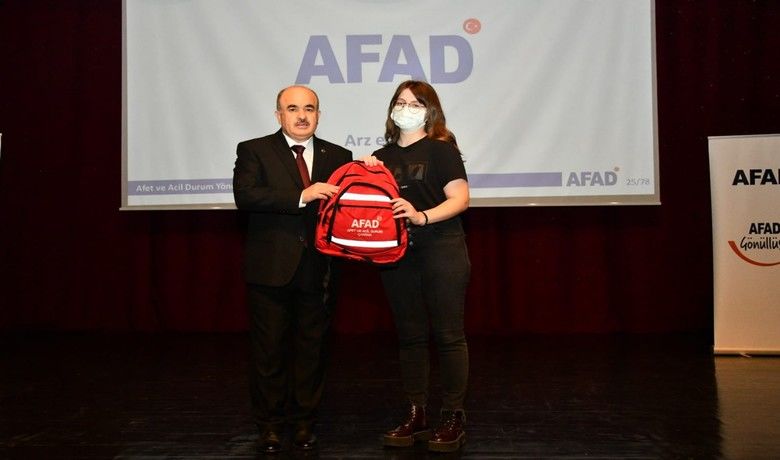 Vali Dağlı: "Afetler daha da artacak gibi"
 - "Dünya Afet ve Risklerinin Azaltılması Günü" programında konuşan Samsun Valisi Doç. Dr. Zülkif Dağlı, "Afetler daha da artacak gibi bir görüntü sergileniyor. Bu anlamda hazırlıklarımızı daha fazla arttırmamız lazım. Samsun’da 15 yaşını tamamlayan öğrencilerimizi Afet ve Acil Durum (AFAD) gönüllüsü olmaya davet ediyorum" dedi.