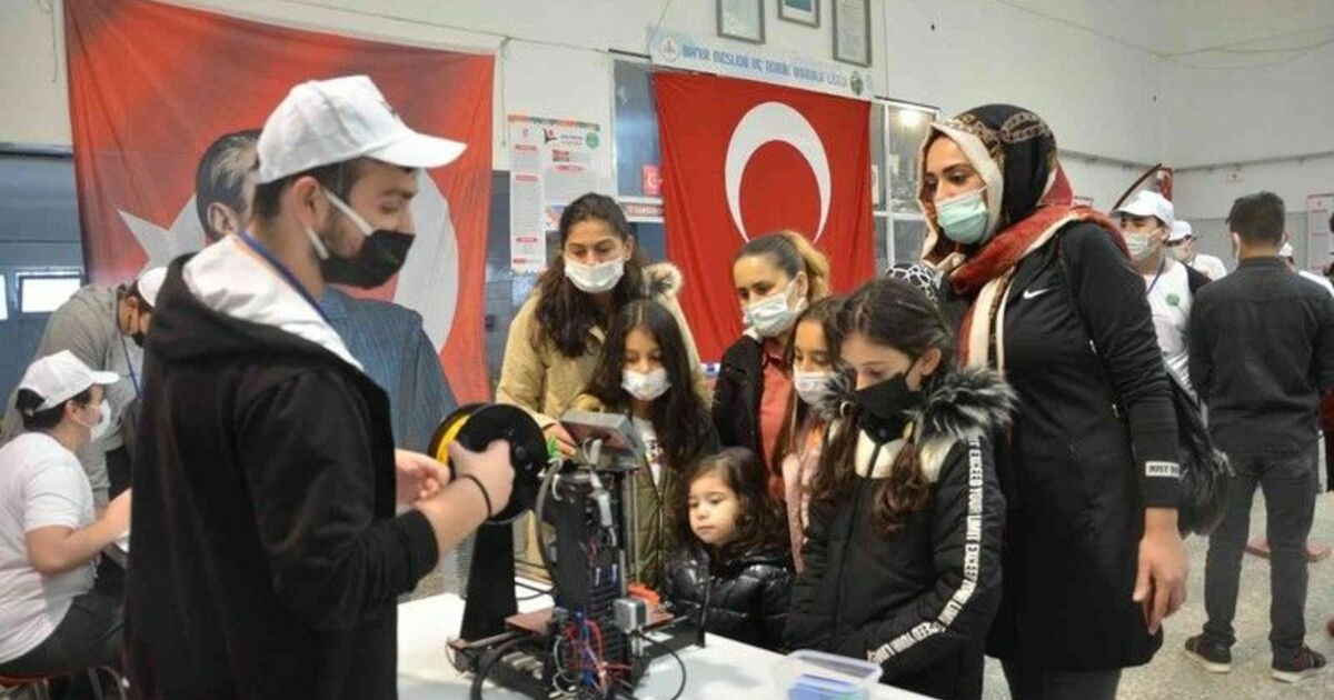Bafra’da bilim fuarı: Öğrencilerin eserleri görücüye çıktı