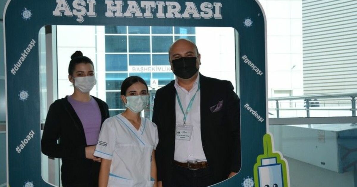 Gençlerden önce aşı, sonra ’aşı hatırası’
