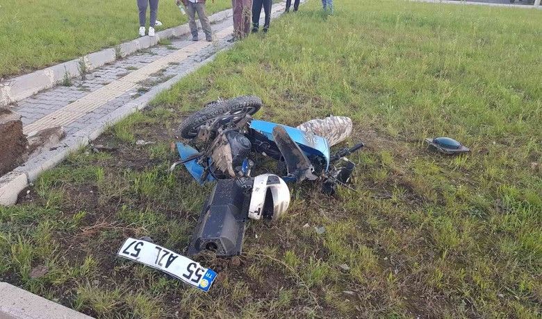 Samsun’da kavşakta feci kaza: 1’i ağır 3 yaralı
 - Samsun’da motosiklet ile hafif ticari aracın kavşakta çarpıştığı kazada 1’i ağır 3 kişi yaralandı.