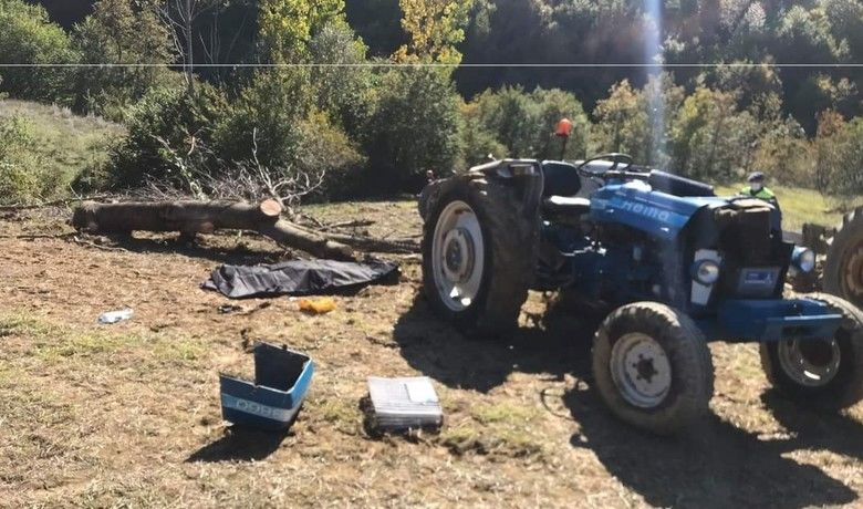 Alaçam'da Traktörün altındakalan sürücü hayatını kaybetti - Samsun’un Alaçam ilçesinde devrilen traktörün altında kalan sürücü hayatını kaybetti.