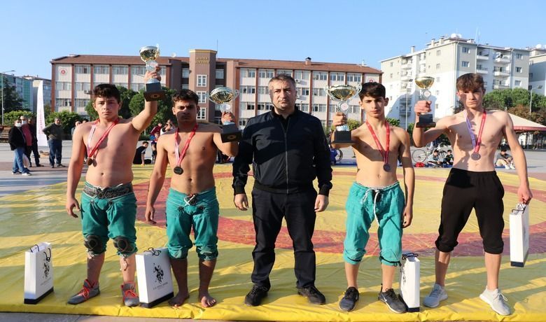 Bafra'da Cumhuriyet Kupası Güreş Turnuvası