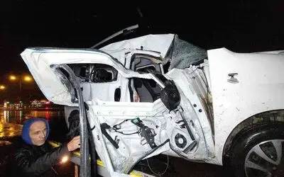 Samsun’da hafif ticari araç tır ile çarpıştı: 2 yaralı
