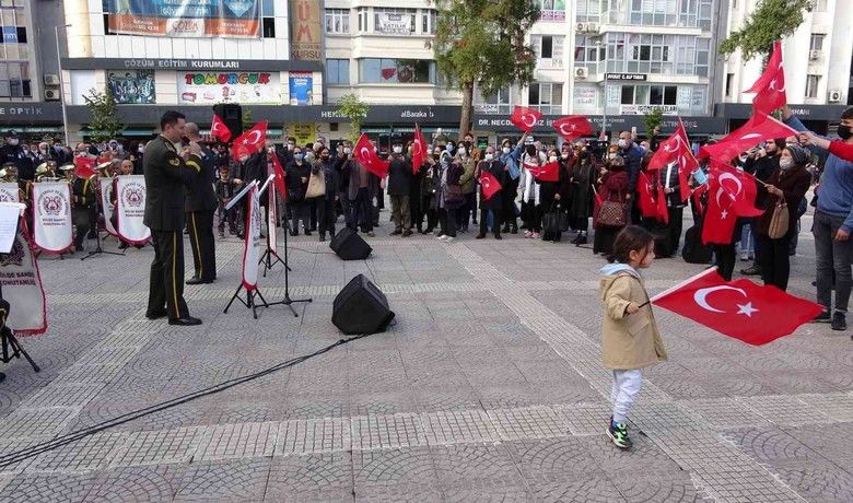 Askeri bando Samsun’u coşturdu
 - 29 Ekim Cumhuriyet Bayramı kutlama programı kapsamında askeri bando tarafından meydanda verilen konser vatandaşlara bayram coşkusu yaşattı.