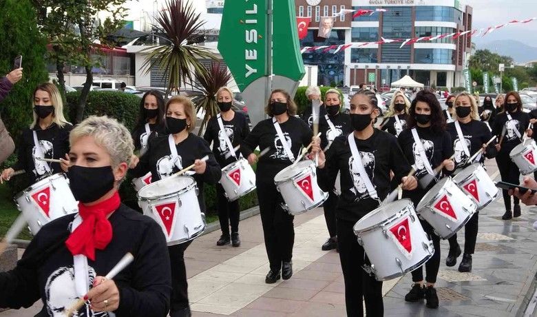Cumhuriyet Kadınları Bandosu’dan29 Ekim gösterisi - Samsun’da Cumhuriyet Kadınları Bandosu tarafından 29 Ekim gösterisi yapıldı.