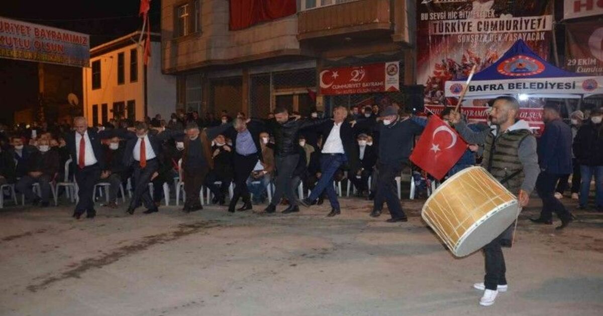 Gazi Paşalılar davul-zurna ile ’Cumhuriyet’i kutladı