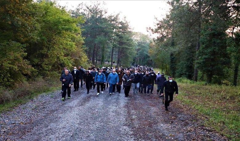 Rektör ve öğrencilerdenşafak vaktinde doğa yürüyüşü - Samsun Ondokuz Mayıs Üniversitesi (OMÜ) kampüsünde rektör ve öğrenciler şafak vakti doğa yürüyüşü yaptı.