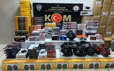 Samsun’da gümrük kaçağı araç teybi ve aksamı ele geçirildi

