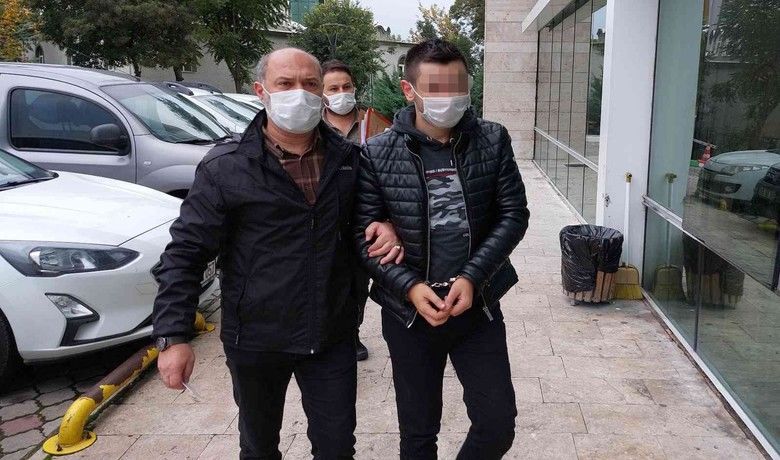 Silahla bir kişiyi yaralayanmimar adliyeye sevk edildi - Samsun’da silahla bir kişiyi yaralayan mimar, polis tarafından gözaltına alınarak adliyeye sevk edildi.